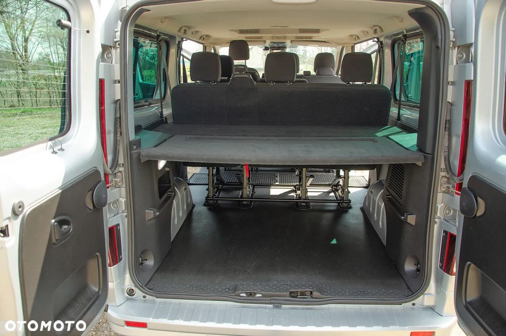Renault Trafic 2.0 dCi EDC - 9