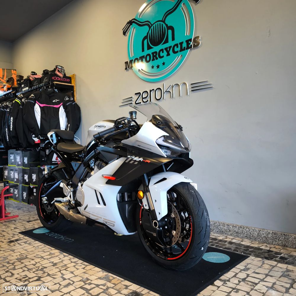 CF Moto 675SR-R - 2