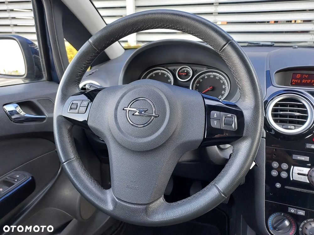 Opel Corsa 1.2 16V Cosmo - 33