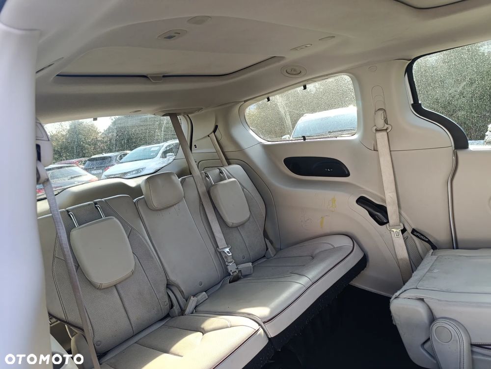 Chrysler Pacifica - 11