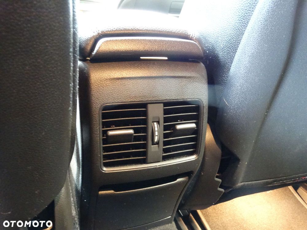 Mercedes-Benz GLA - 26