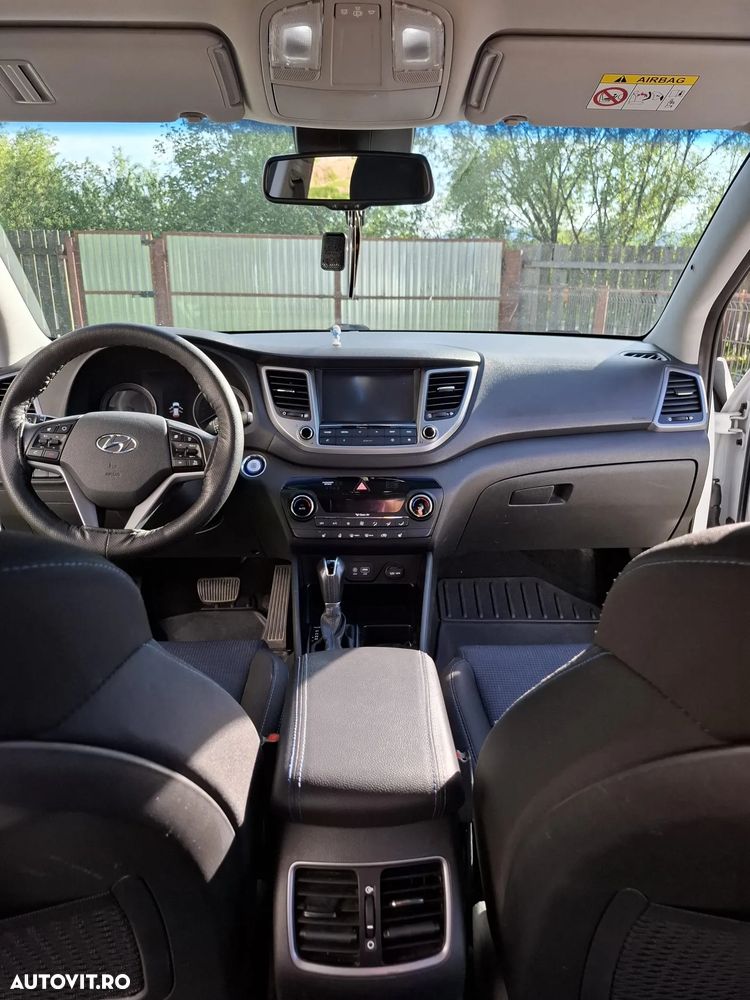 Hyundai Tucson 2.0 CRDI 4WD 6AT Premium+ - 35