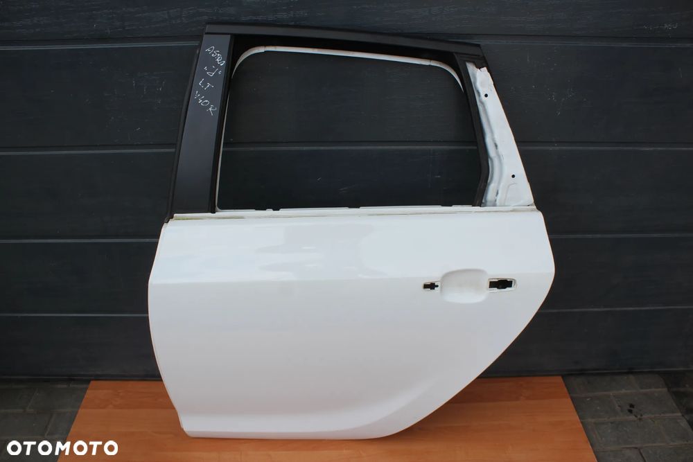 DRZWI LEWY TYŁ TYLNE LEWE OPEL ASTRA J KOMBI Y40R