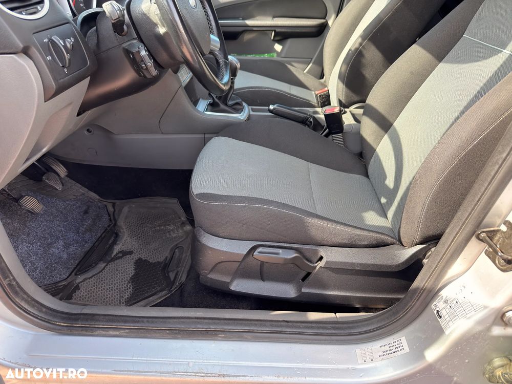 Ford Focus 1.6i Trend - 7