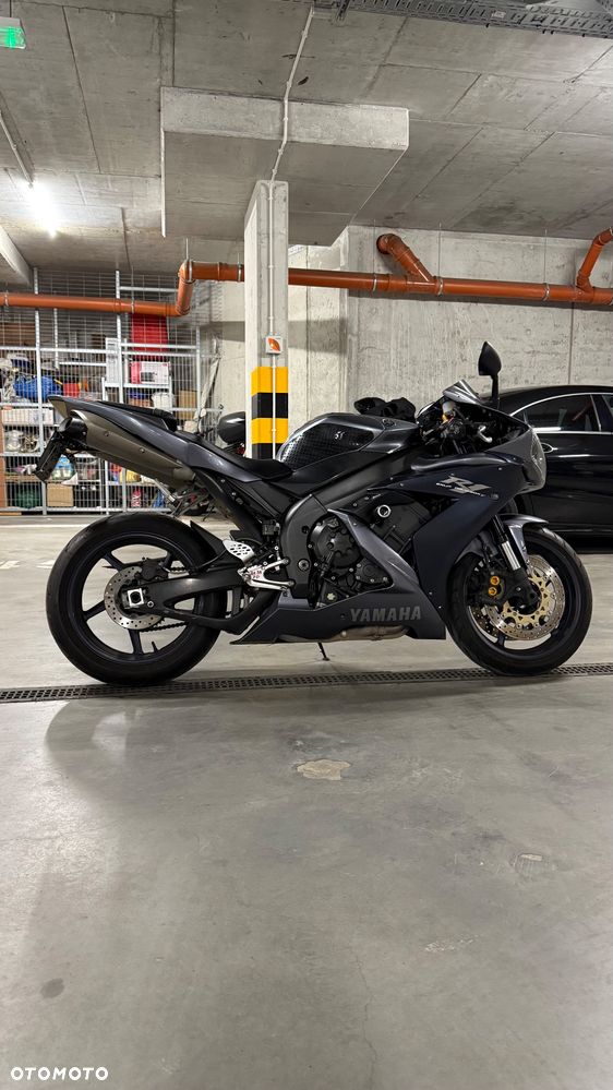 Yamaha R1 - 7