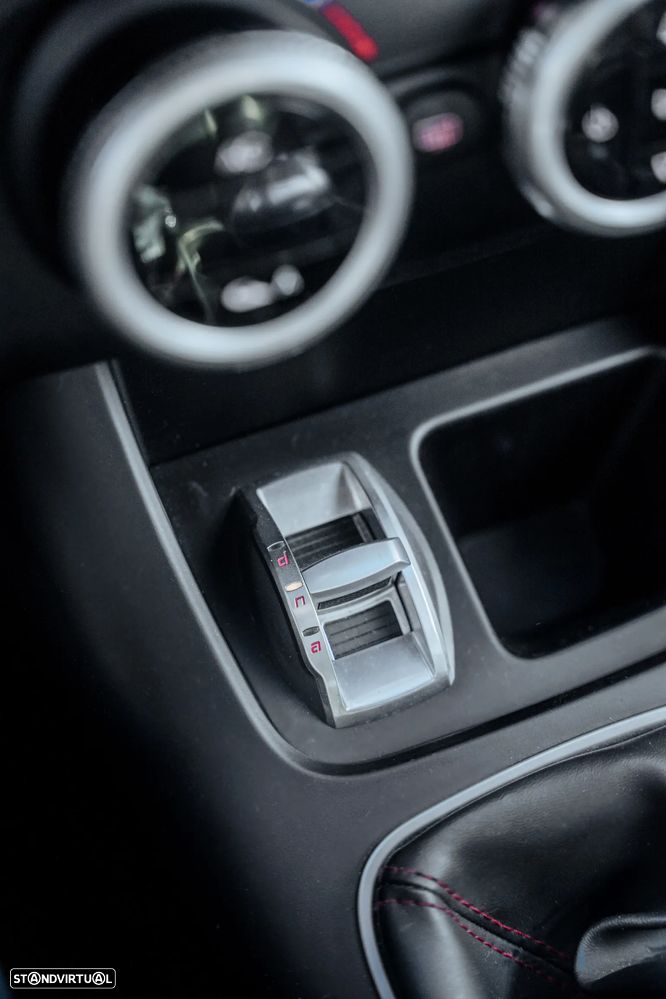 Alfa Romeo Giulietta 2.0 JTDM Distinctive - 35