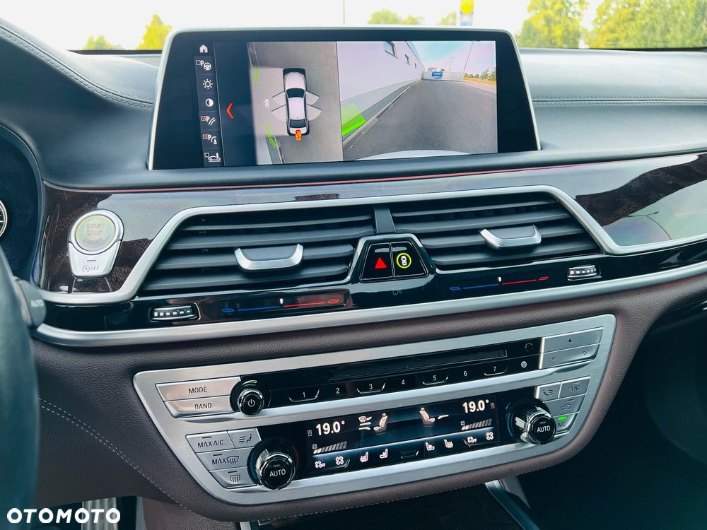BMW Seria 7 740Li - 33