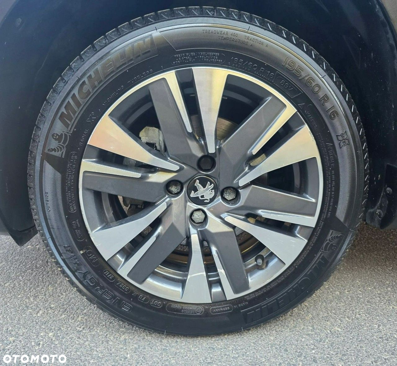 Peugeot 2008 1.2 Pure Tech Allure S&S EAT6 - 10