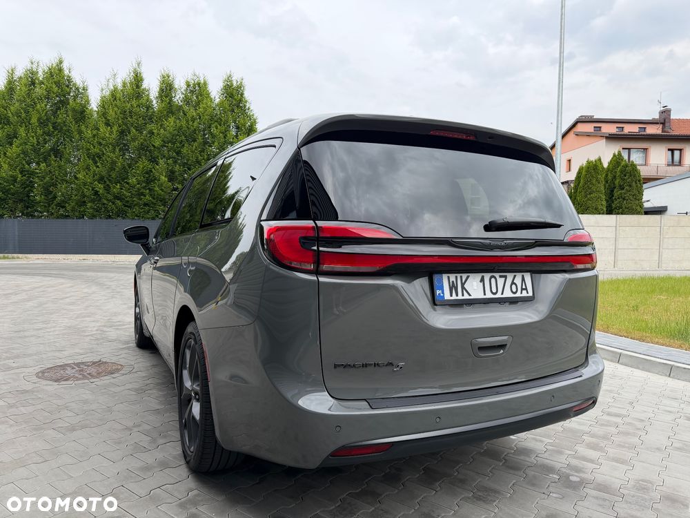 Chrysler Pacifica - 4