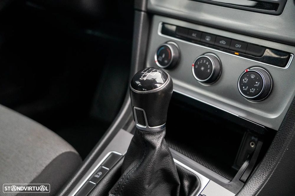 VW Golf 1.6 TDI Confortline - 12