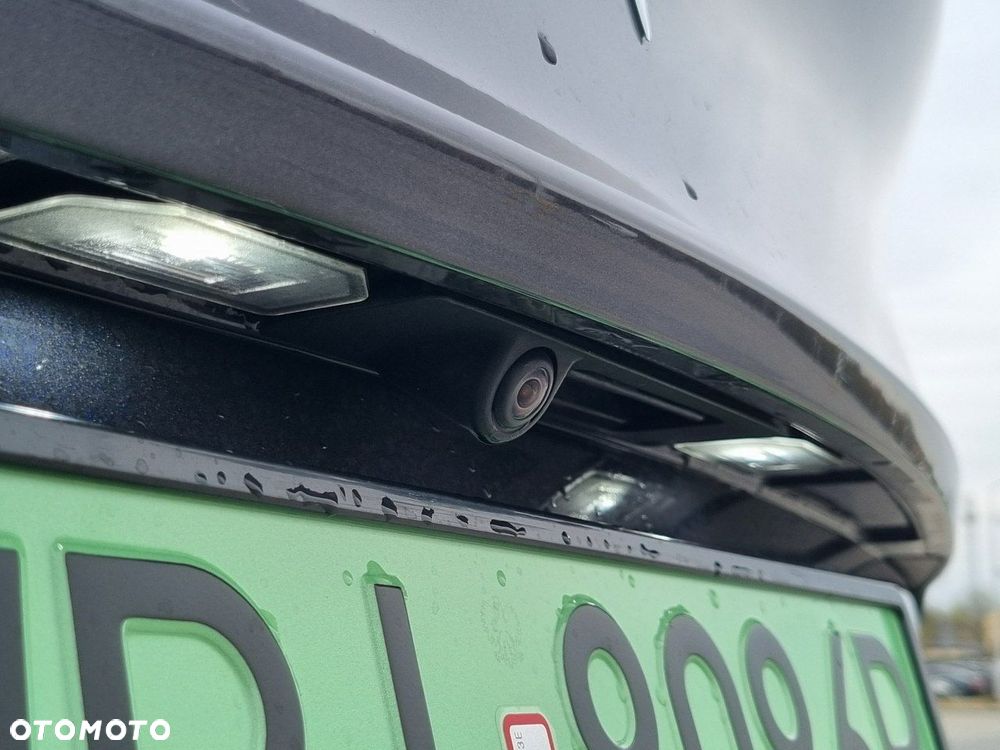Tesla Model Y Long Range AWD - 13