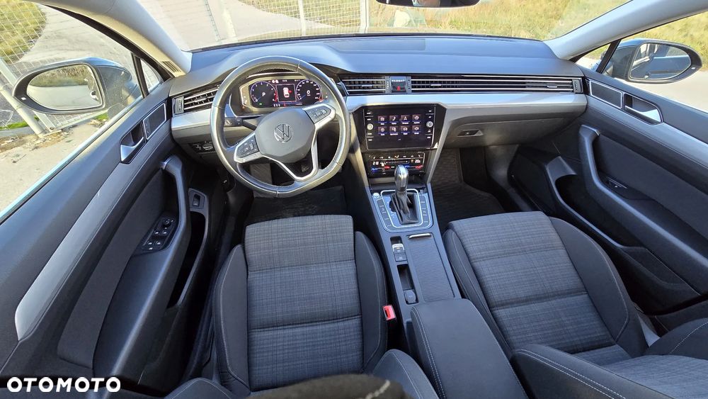 Volkswagen Passat - 33
