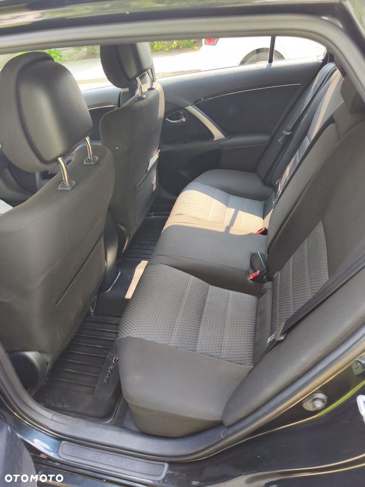 Toyota Avensis - 8