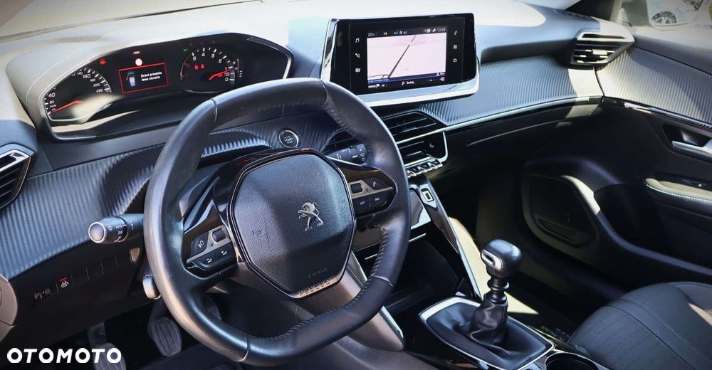 Peugeot 208 - 12