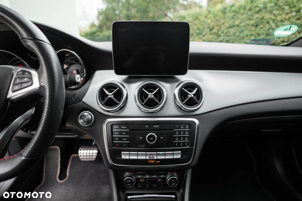 Mercedes-Benz GLA 200 7G-DCT AMG Line - 16