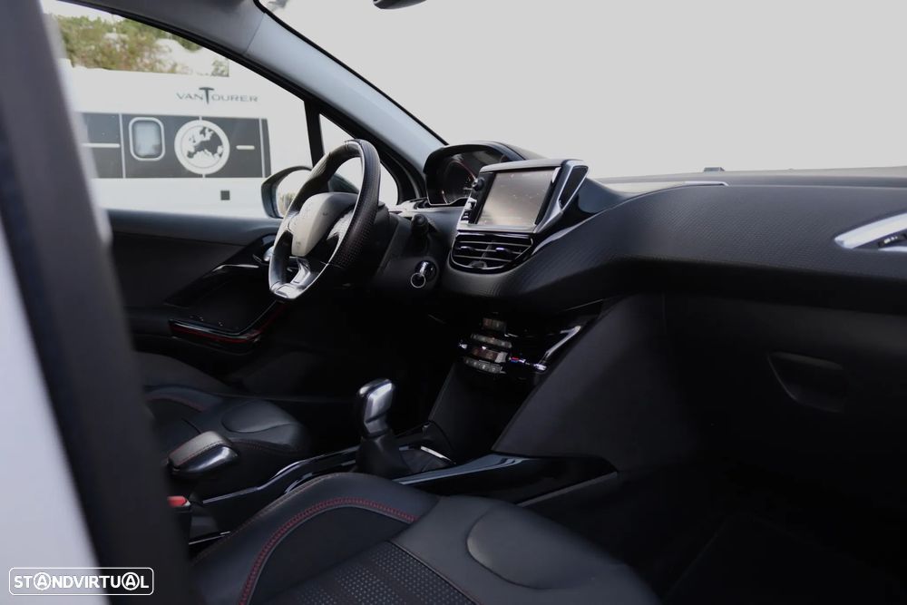 Peugeot 2008 1.2 PureTech GT Line - 47