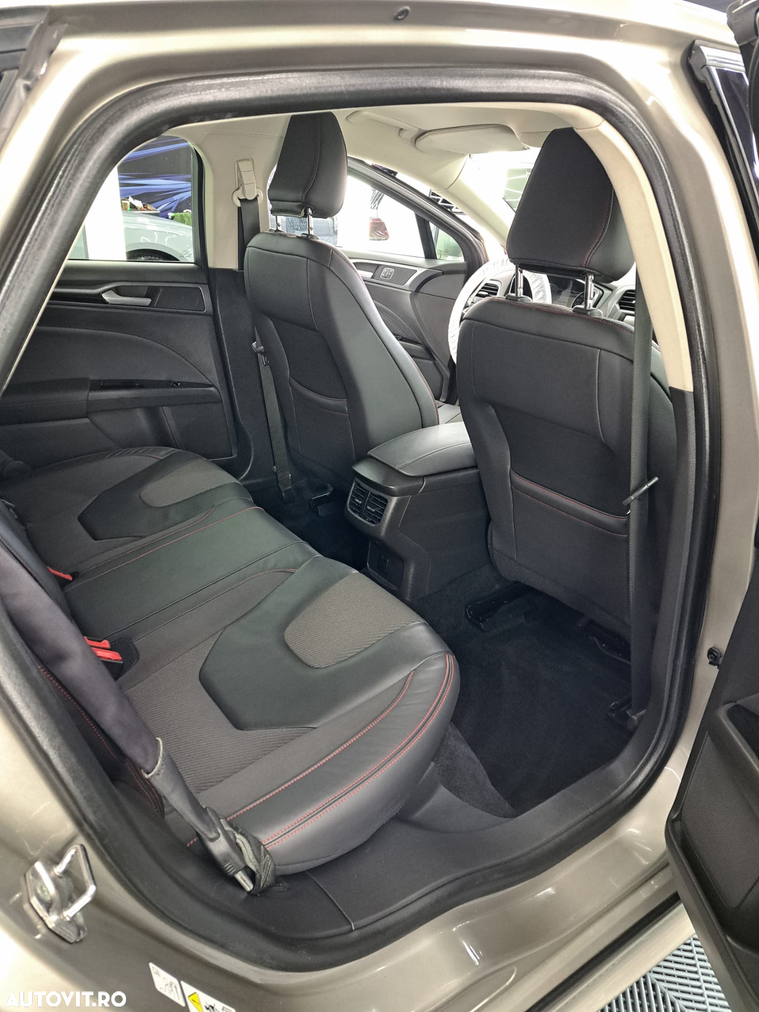 Ford Mondeo 2.0 TDCi Powershift ST Line High - 12