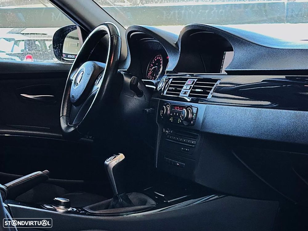BMW 318 d Touring Navigation - 32