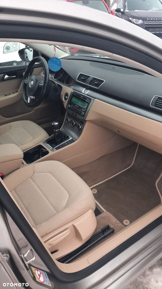 Volkswagen Passat 2.0 TDI Comfortline - 14