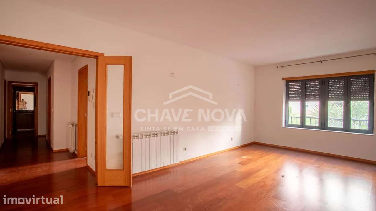 T2 c/ Lugar de Garagem e Arrumo em Oliveira do Douro - Grande imagem: 2/23