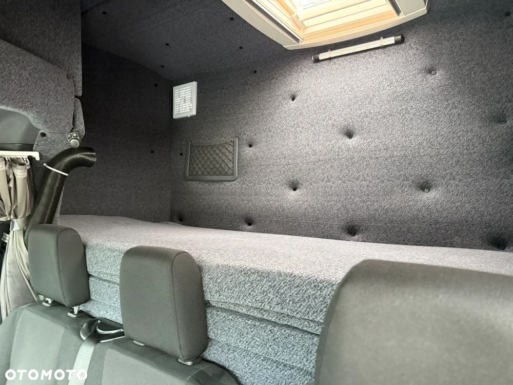 Mercedes-Benz Sprinter - 13
