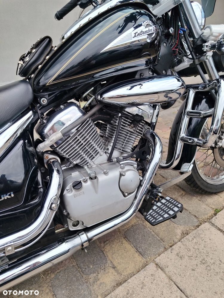 Suzuki Intruder - 6