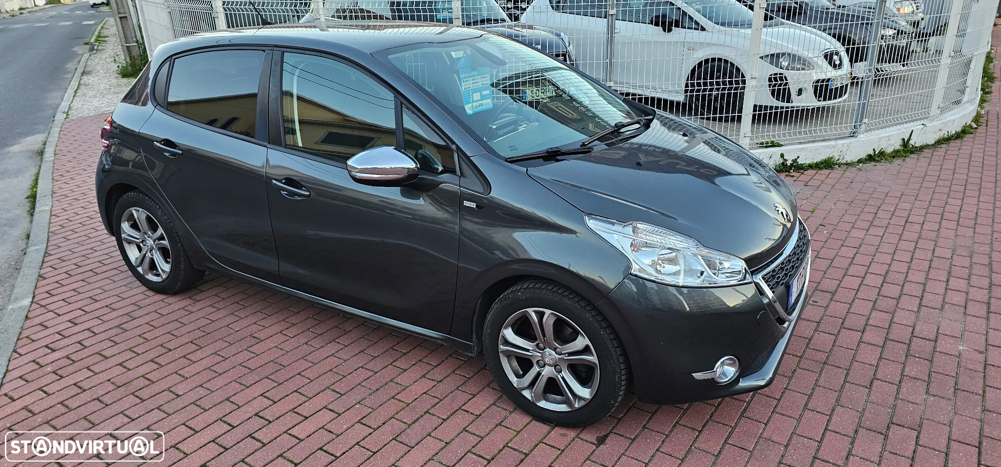 Peugeot 208 1.4 HDi SE Style - 23