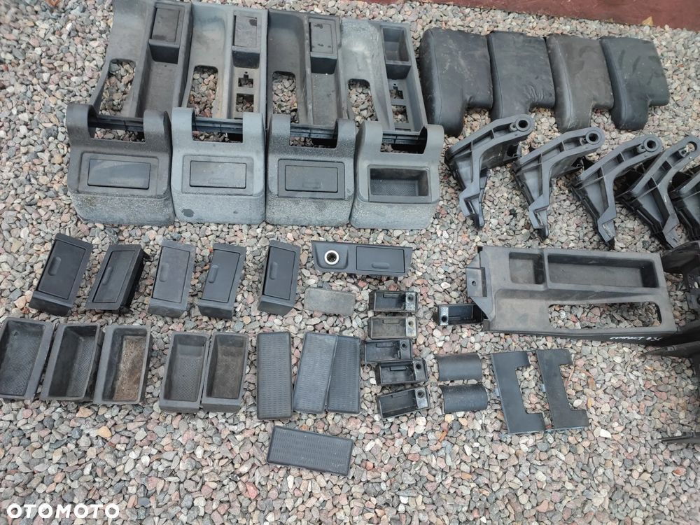 BMW E36 COUPE / CABRIO / SEDAN / COMPACT / TOURING ORYGINALNE ELEMENTY PODŁOKIETNIKÓW SZARE / CZARNE / NIEBIESKIE POPIELNICZKA / TUNEL / SCHOWEK / STELAŻ O NR. 51 16 8 151 018 / 51 16 8 167 829 / 51 16 8 167 852 / 51 16 8 167 838 OEM W DORYM STANIE - 12