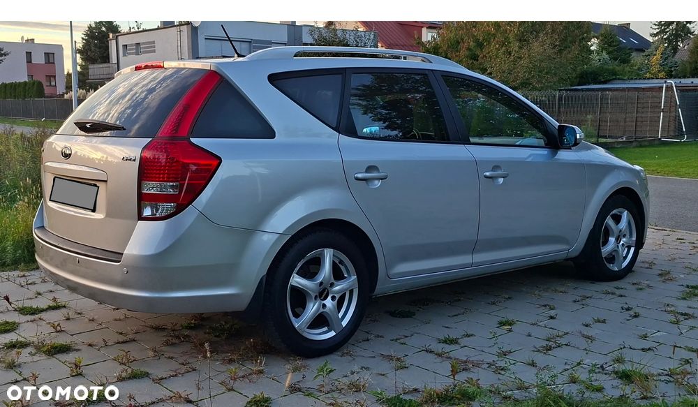 Kia Ceed 2011 photo 4
