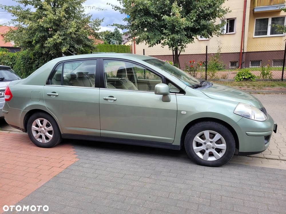 Nissan Tiida 1.8 Tekna - 1