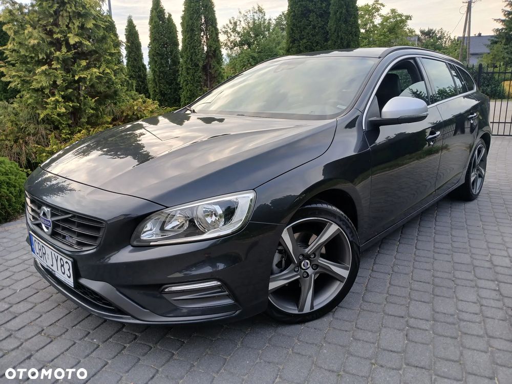 Volvo V60 D3 R-Design Momentum - 1