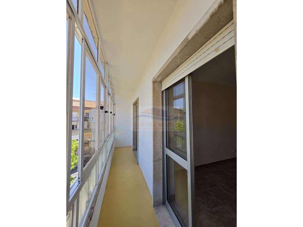 Apartamento T2 na Damaia de Cima - Pronto a Habitar - excelentes va... - Grande imagem: 5/28