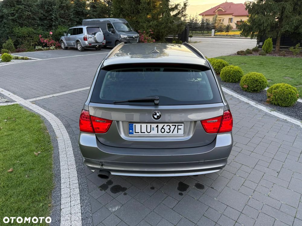 BMW Seria 3 320i - 11