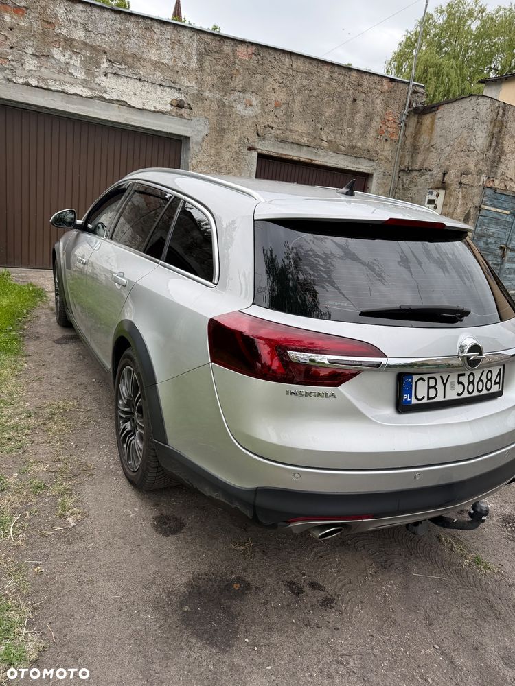 Opel Insignia 2.0 T SportsTourer 4x4 ecoFLEX Start/Stop - 2