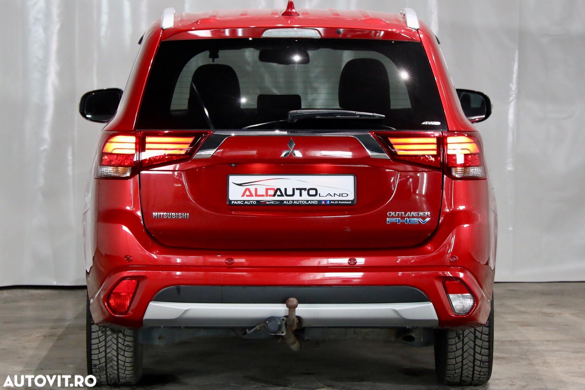 Mitsubishi Outlander 2.0 4WD Plug-In Hybrid - 34