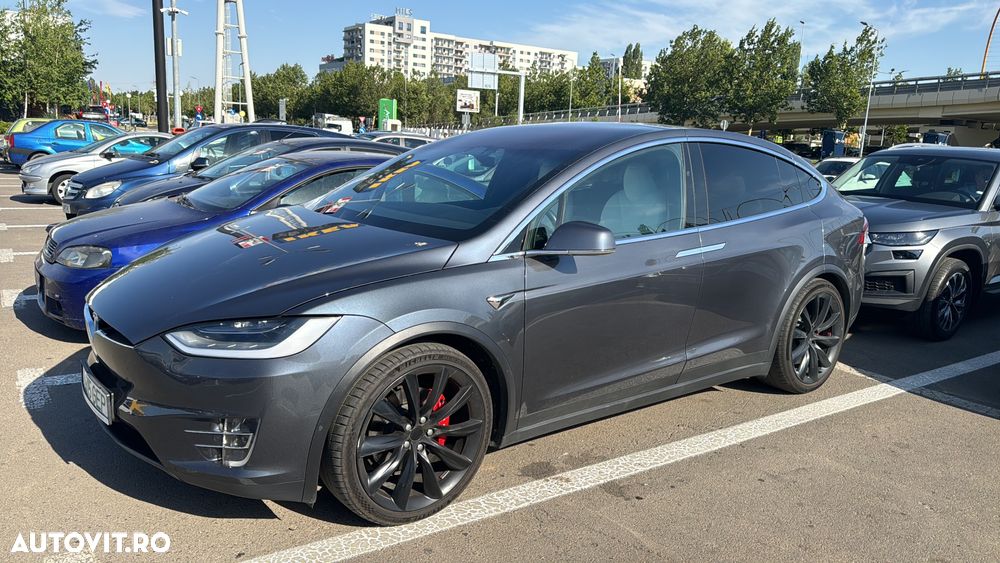 Tesla Model X - 9