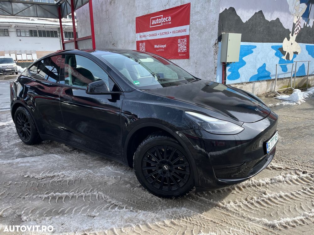 Tesla Model Y - 2