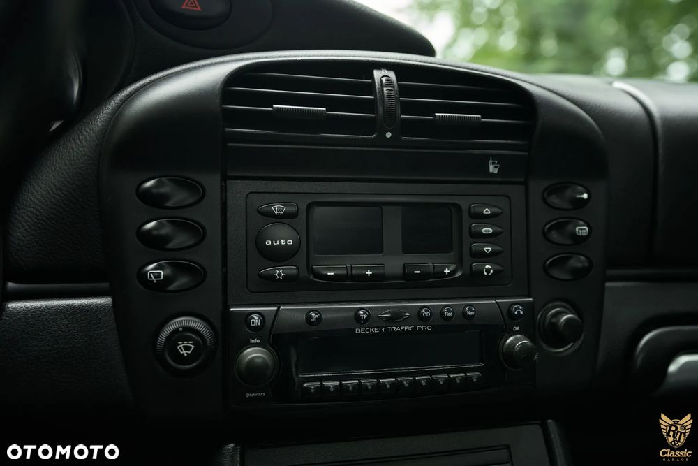 Porsche 911 Carrera - 31