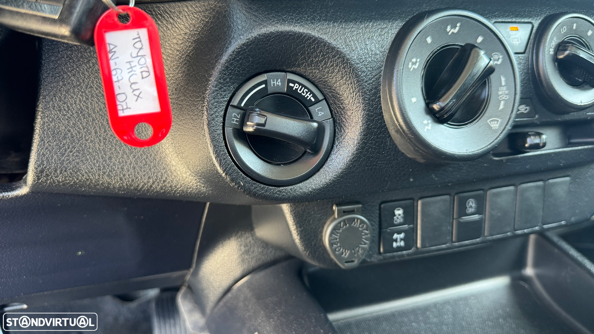 Toyota Hilux 2.4 D-4D 4WD CD CM - 12
