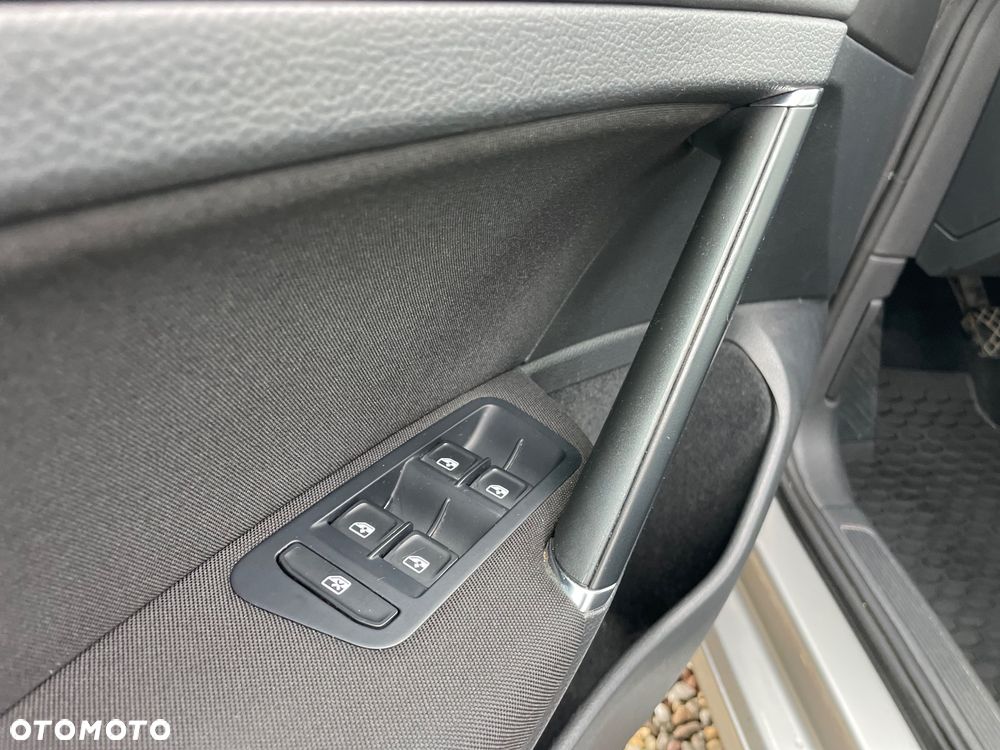 Volkswagen Golf 1.4 TSI BMT Comfortline - 23