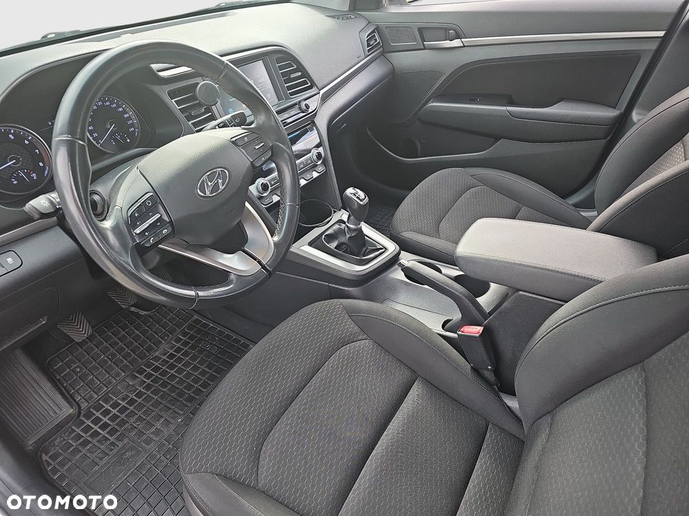 Hyundai Elantra 1.6 Comfort - 10