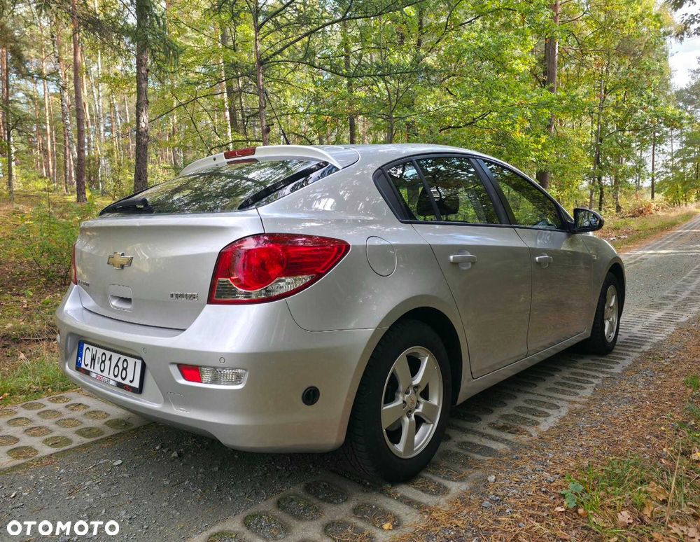 Chevrolet Cruze 2011 photo 2