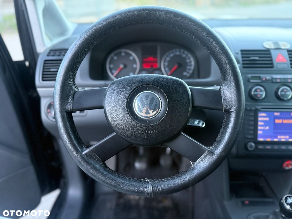Volkswagen Touran 2.0 TDI DPF Highline - 28