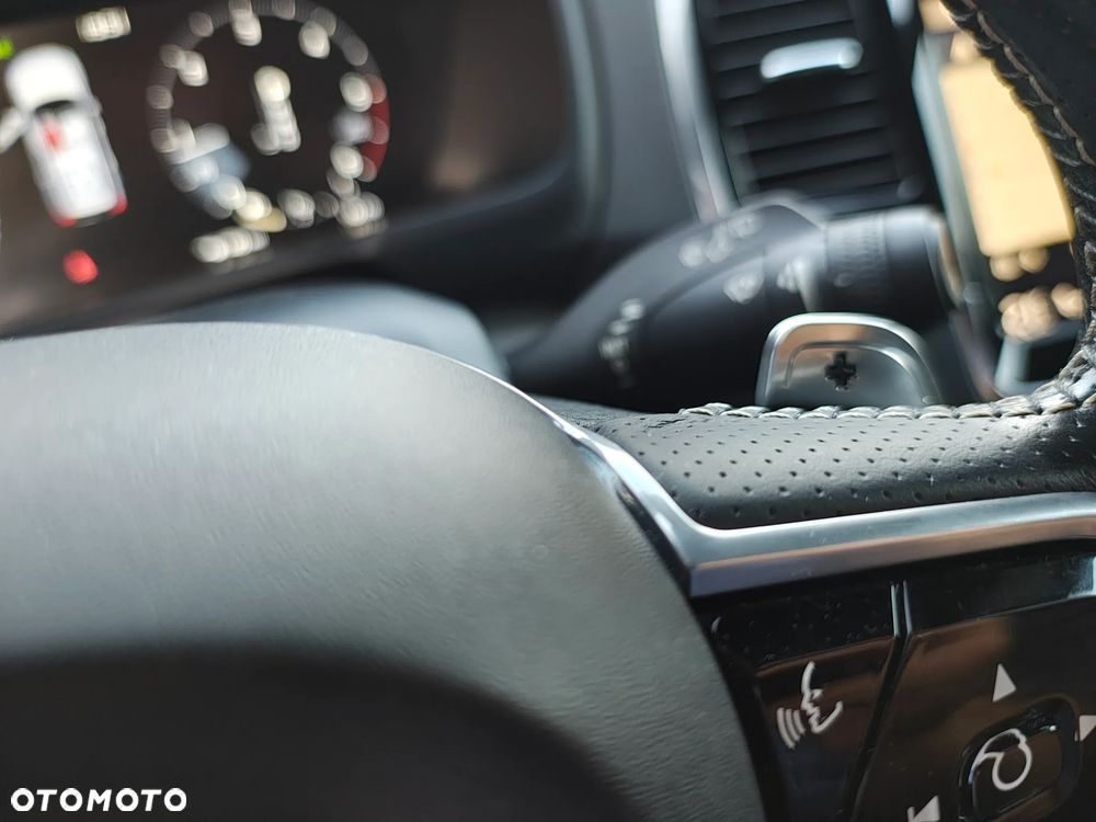 Volvo XC 90 D5 AWD R-Design 7os - 14