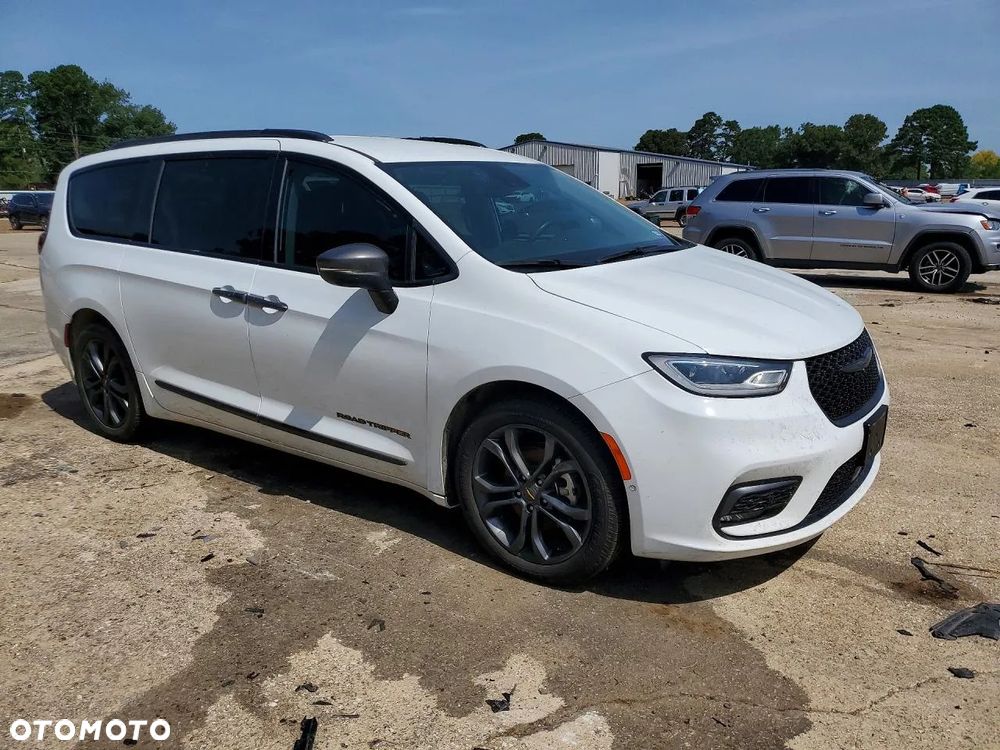 Chrysler Pacifica - 2