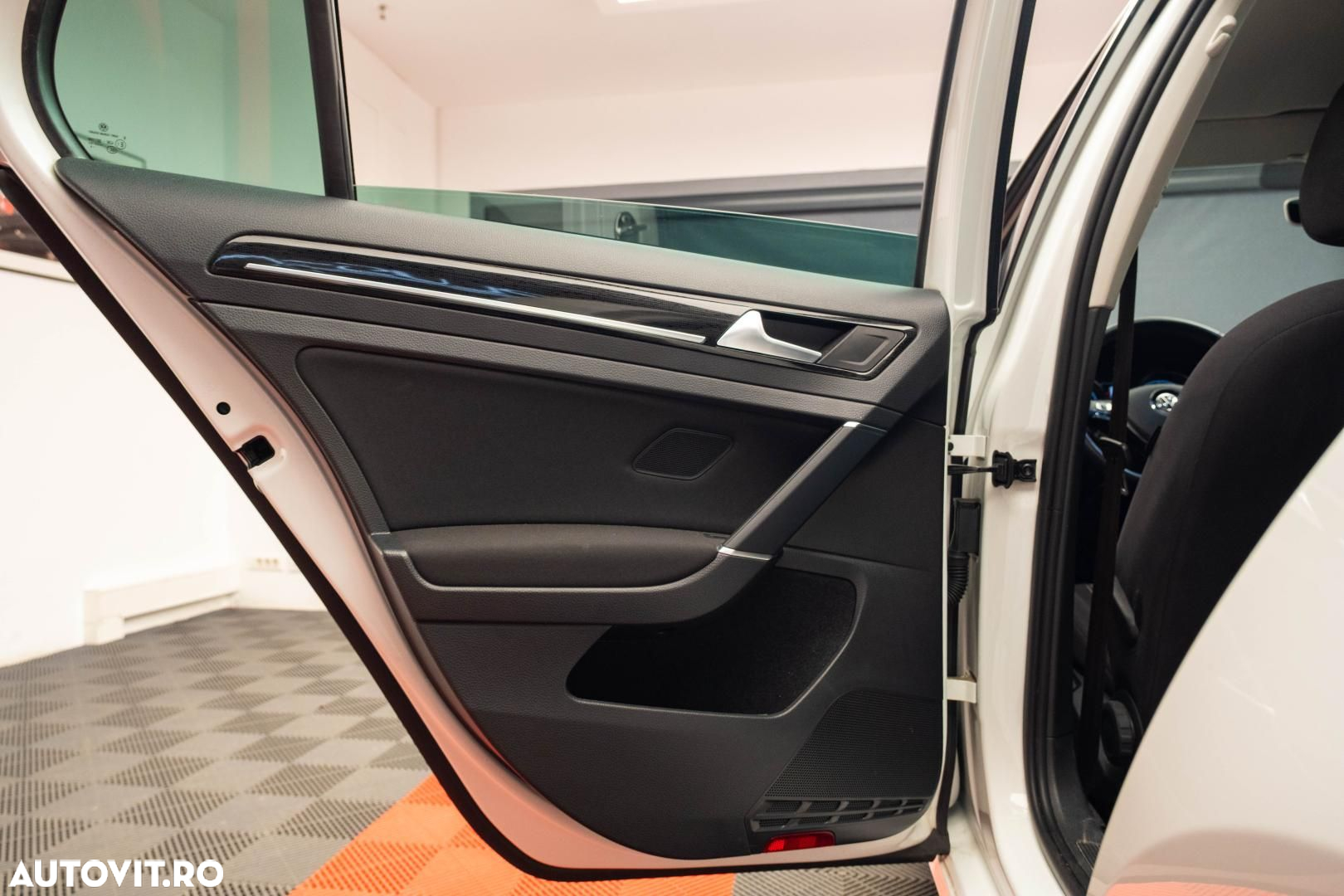 Volkswagen Golf - 25