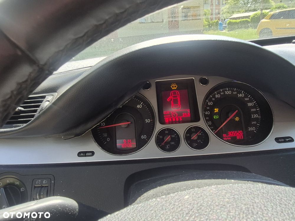 Volkswagen Passat 2.0 TDI Comfortline DSG - 14