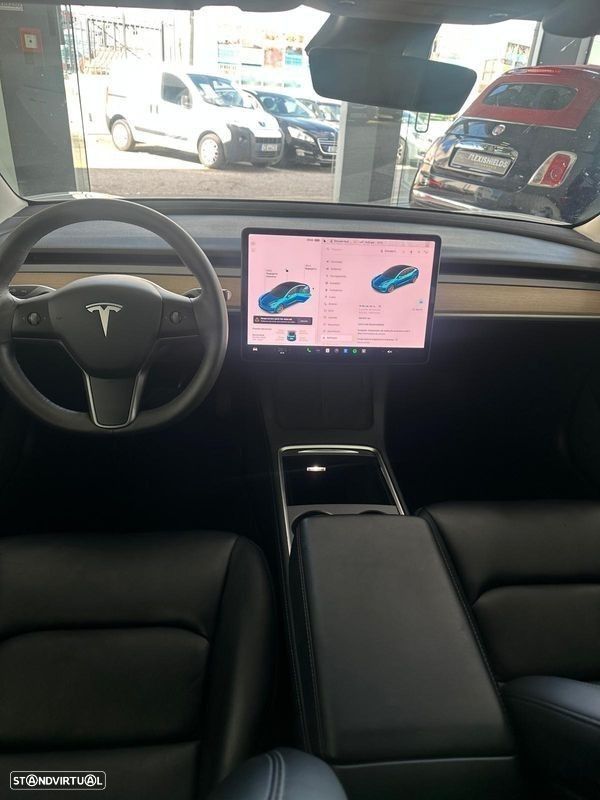 Tesla Model 3 - 10