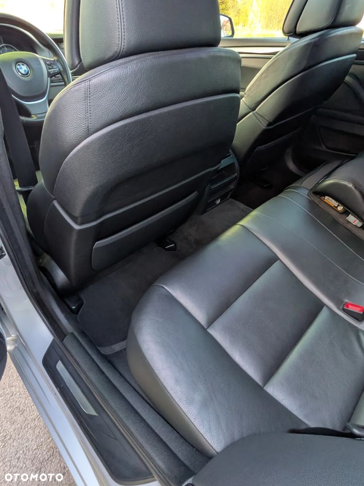 BMW Seria 5 530d xDrive - 14