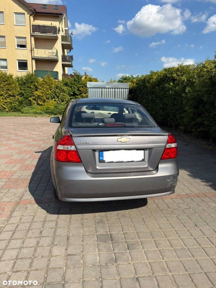Chevrolet Aveo - 4